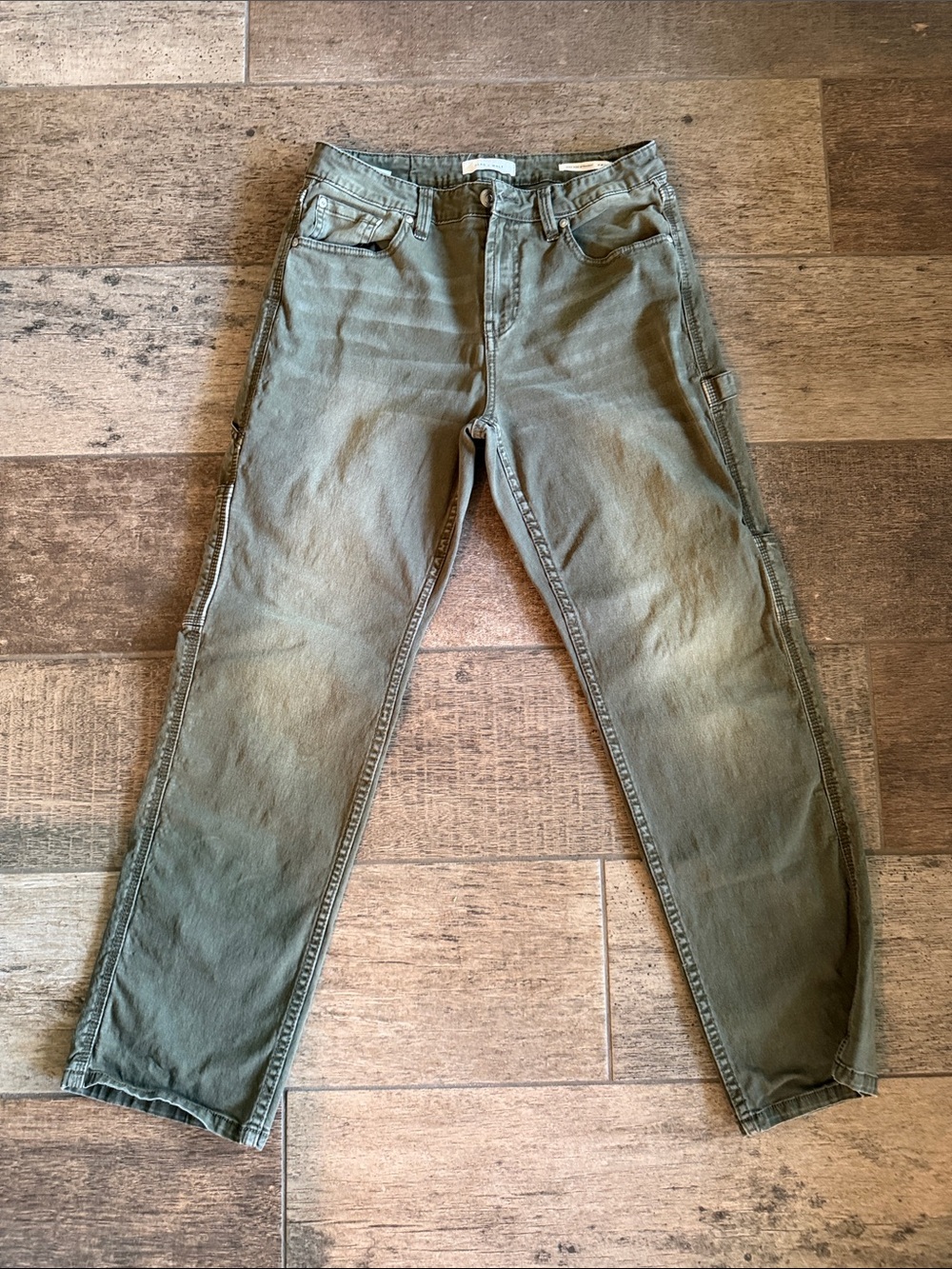 Mid-Rise Straight Leg Jeans in Olive Green